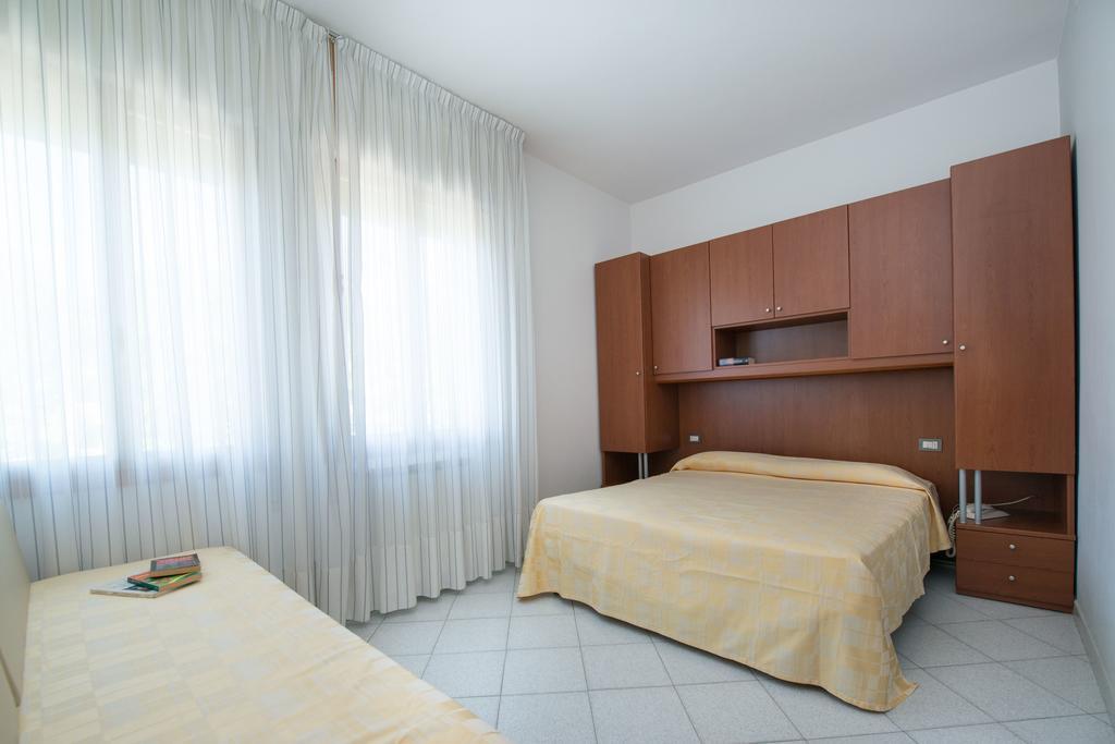 Albergo Arcobaleno Sottomarina Rum bild