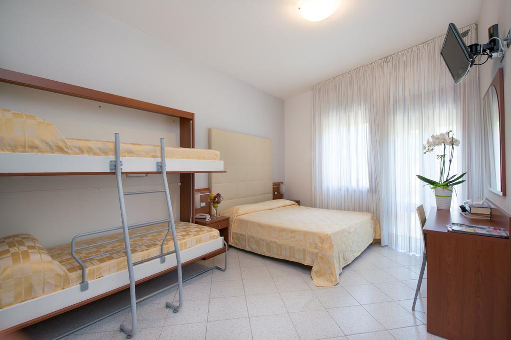 Albergo Arcobaleno Sottomarina Rum bild