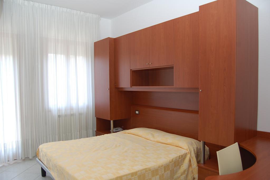 Albergo Arcobaleno Sottomarina Rum bild