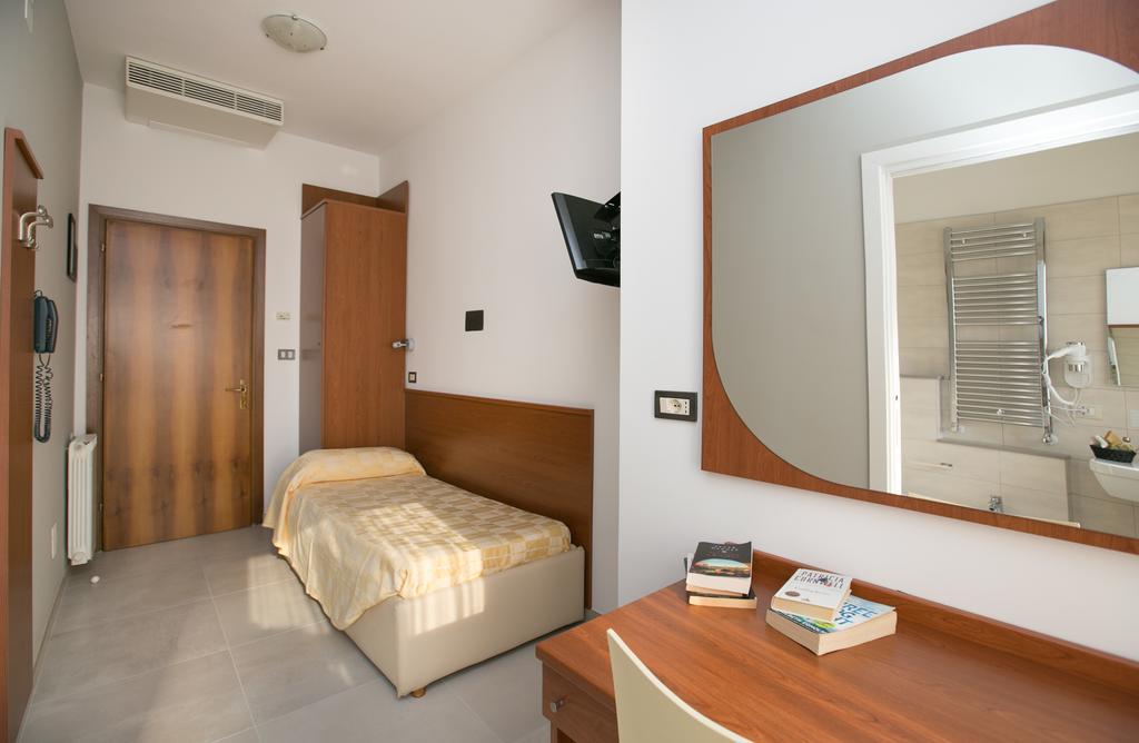 Albergo Arcobaleno Sottomarina Exteriör bild