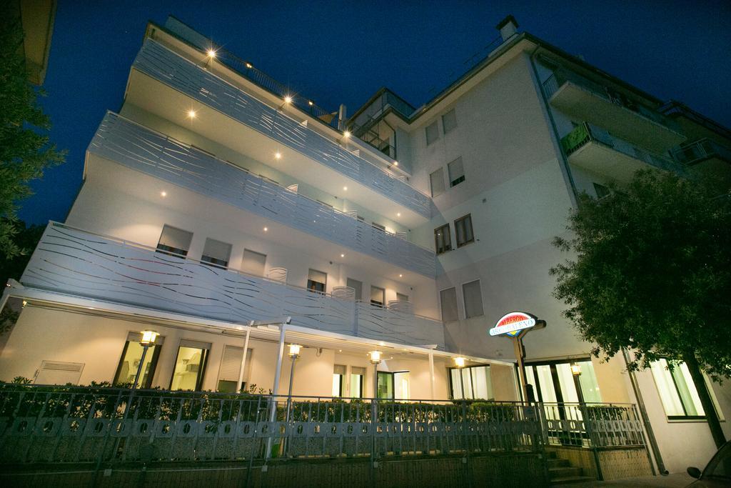 Albergo Arcobaleno Sottomarina Exteriör bild