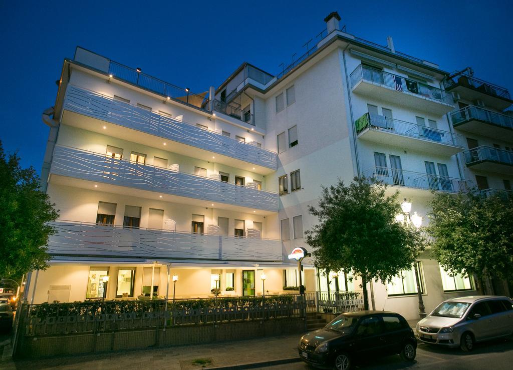 Albergo Arcobaleno Sottomarina Exteriör bild